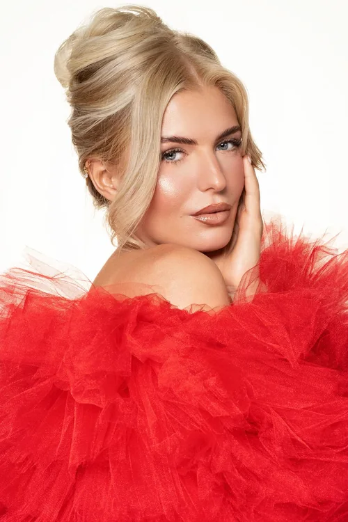 Elegante Hochsteckfrisur mit Braut-Make-up – NK Hair & Beauty Celle